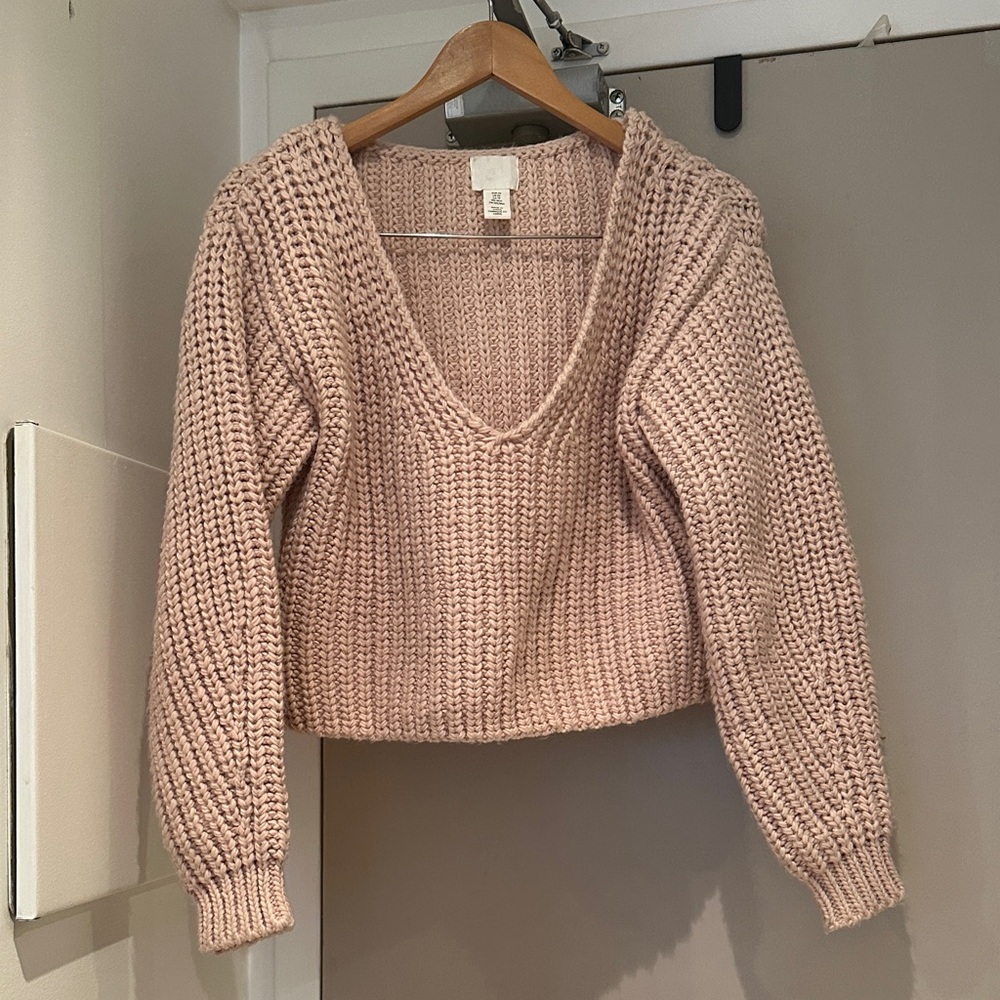 H&M cropped beige  V-Neck Sweater